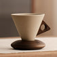 Tasse à café vintage avec anse en bois et soucoupe