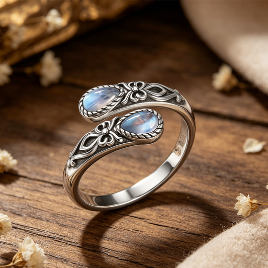 📢📢40 % DE RÉDUCTION !! ⏰ Bague vintage ajustable zircon goutte lumineuse – Éclat subtil & design raffiné – Parfaite pour le quotidien ou les occasions spéciales – confortable et intemporelle 💧✨
